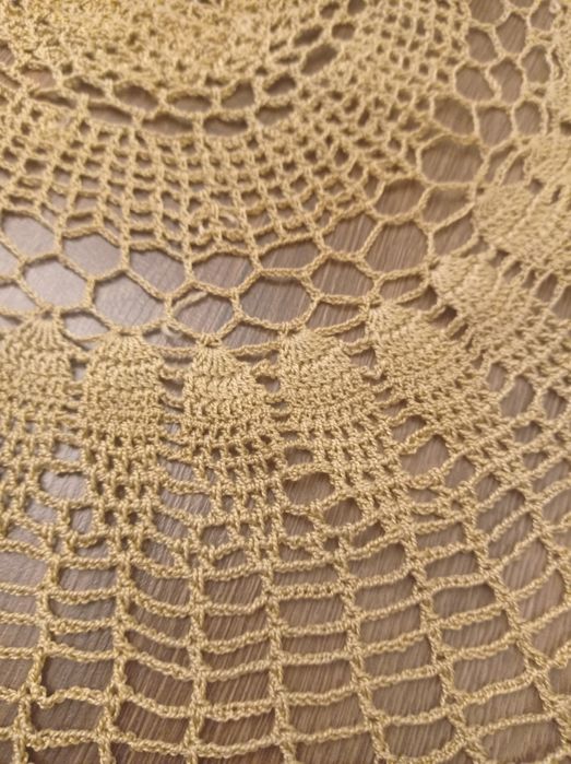 Stara serweta na okrągły stół