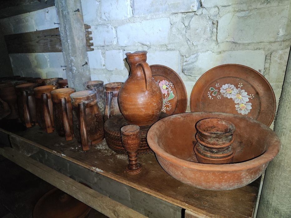 Кераміка посуд червона глина