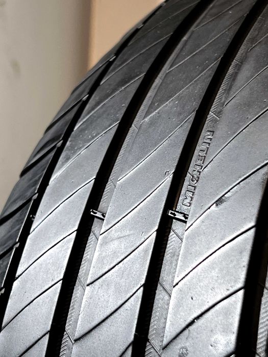 Pneus Michelin Primacy 4 - 235/45/17 - Excelentes