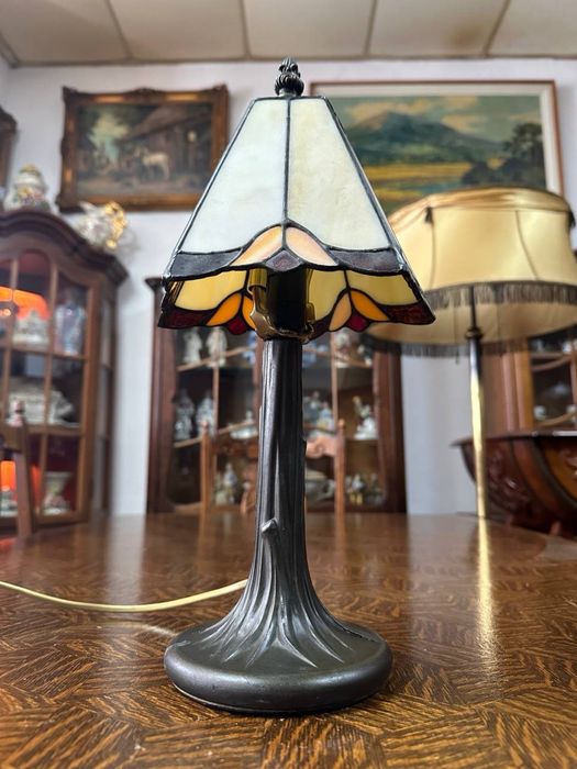 Лампа настільна в стилі Тіффані вітраж 7562