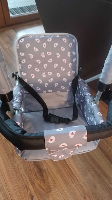 Szara huśtawka wolnostajaca dla dzieci