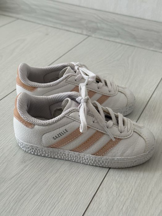 adidas gazelle 24-25розмір 14,5-15см устілка