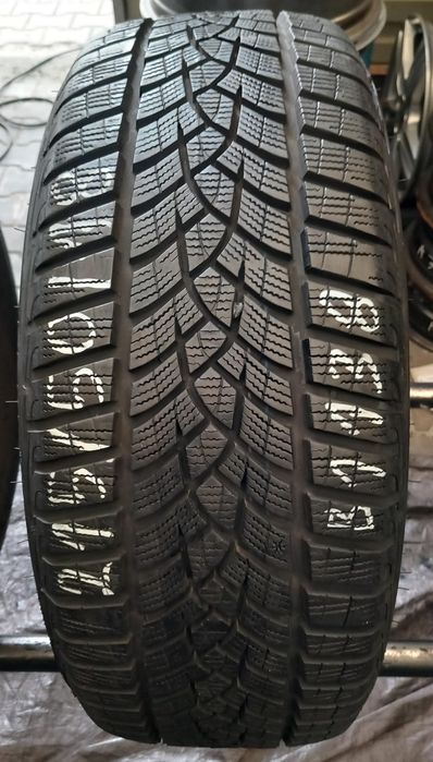 215/50/18 Goodyear Ultra Grip Performance+ 92V