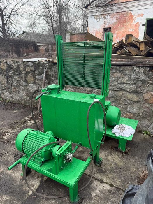 Продам дробарку BRUKS 803 CT