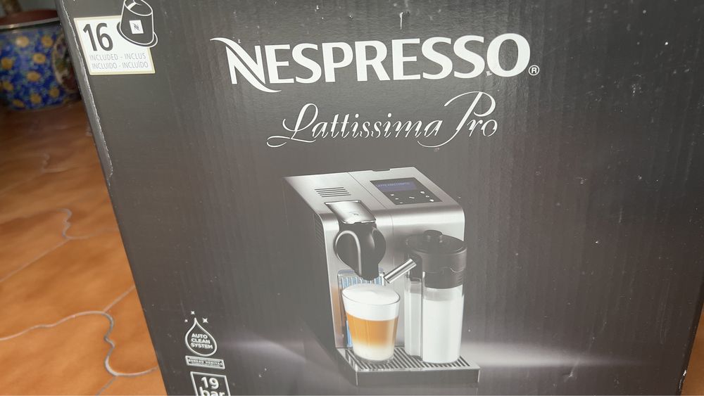 Nova Estrear Máquina Nespresso lattissima pro topo de gama