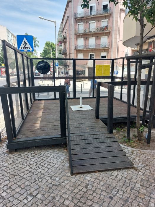 Excelente e grande  esplanada em madeira marítima e inox