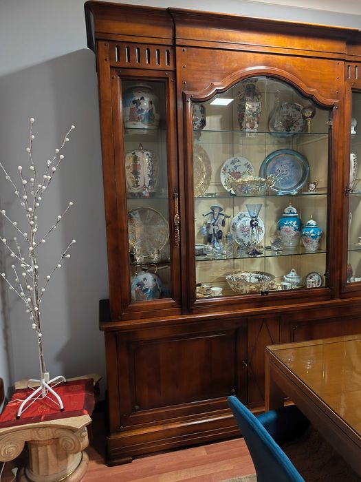 Móvel com vitrine