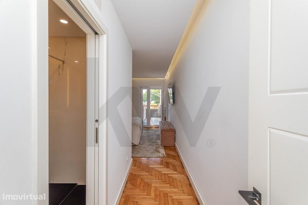 Apartamento T4 |  Parque dos Poetas l Terraço  com 50m2 e Box com  2 l