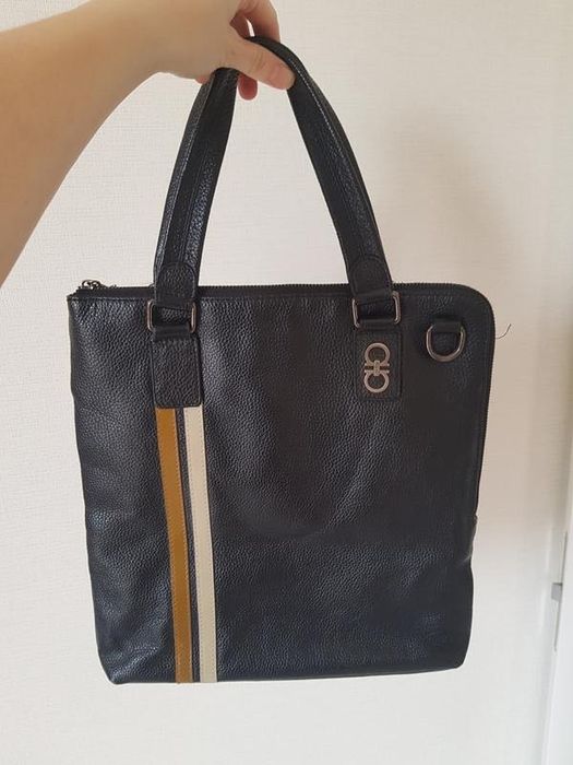 Шкіряна сумка відомого бренду salvatore ferragamo