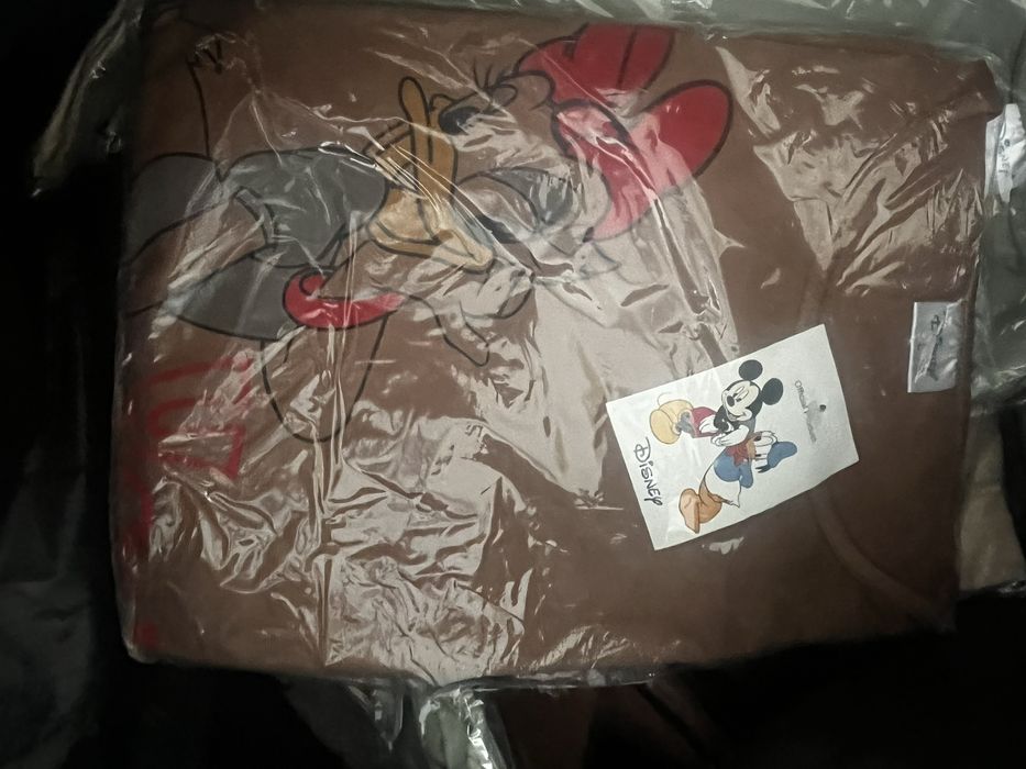 Lote de 330 camisolas disney