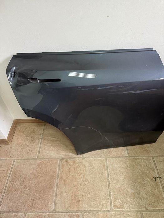 Дверка задня Tesla Y 23 р в права гола під ремонт