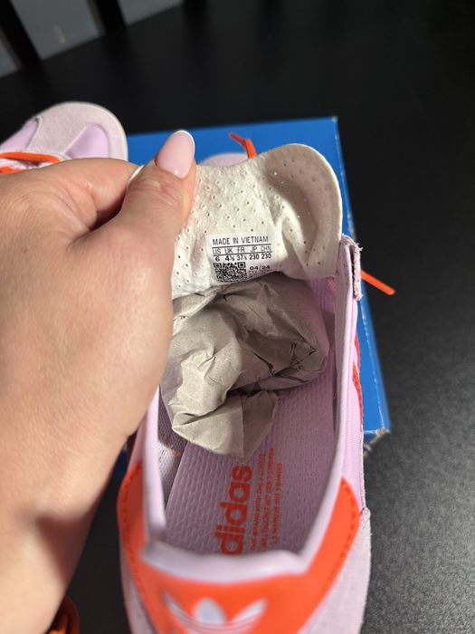 Кросівки жіночі Adidas