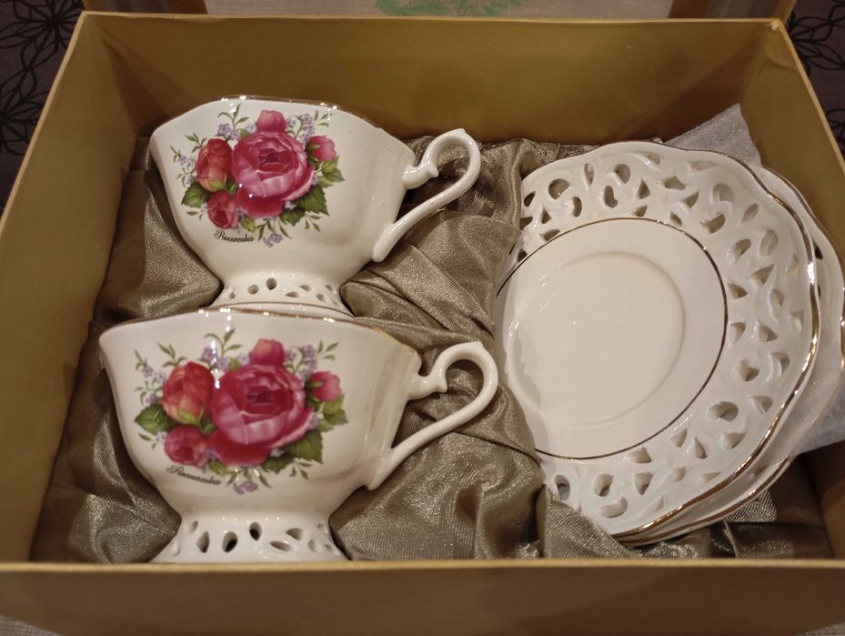 Filiżanki z ażurowymi spodeczkami 2+2 Veroni nowe