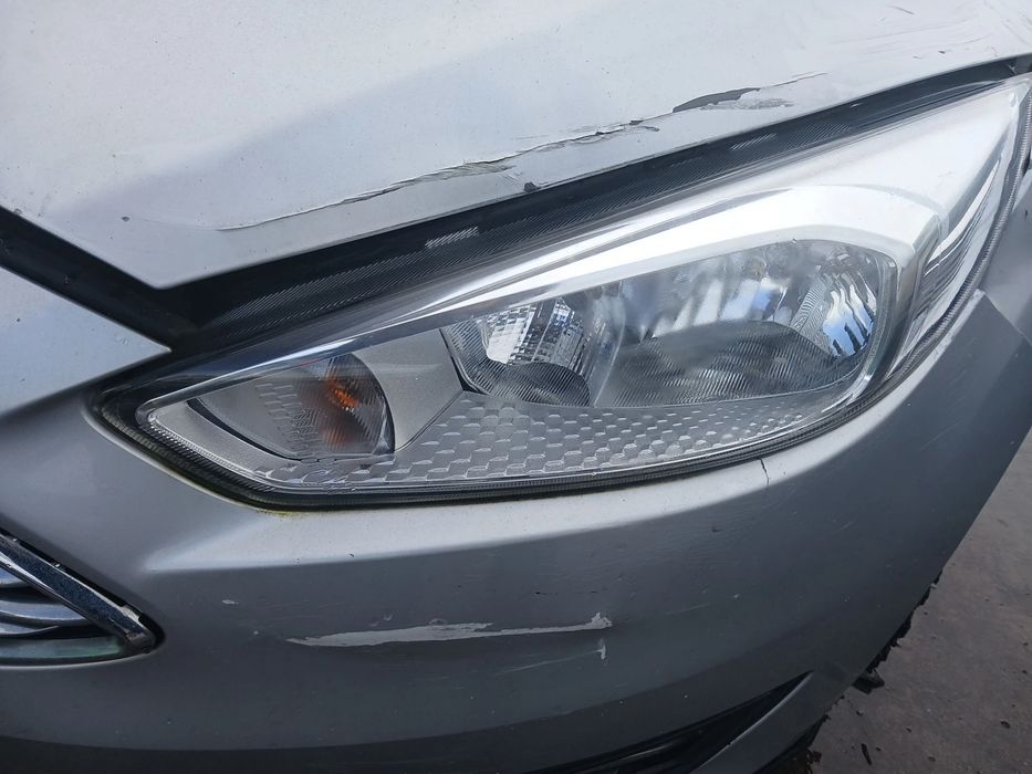 Ótica / farol esquerda FORD Focus III Carrinha
