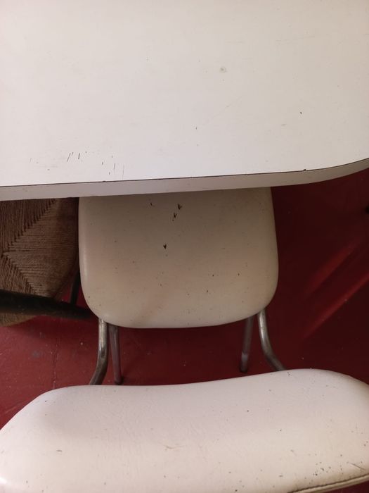 Mesa de cozinha Oval + 4 cadeiras