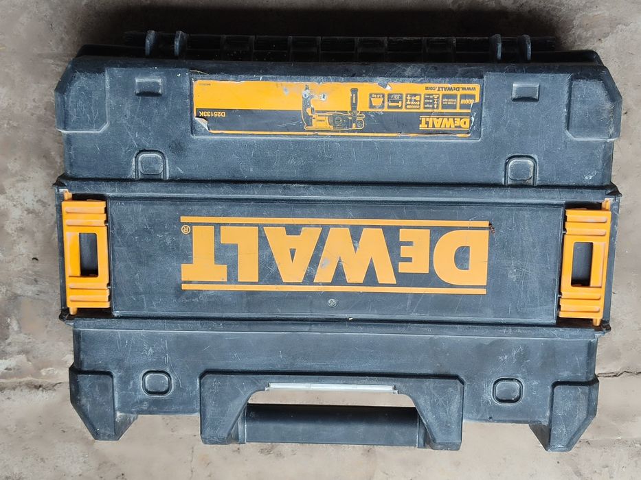 Перфератор DeWalt D25133 -QS