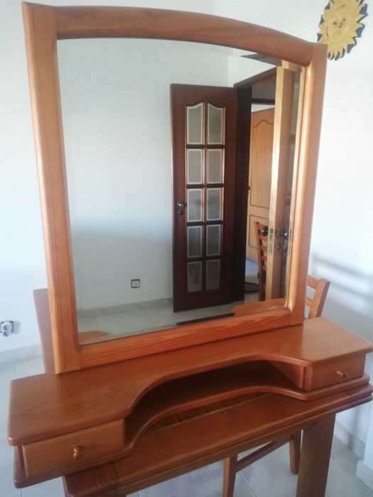 Espelho com 2 gavetas e cómoda