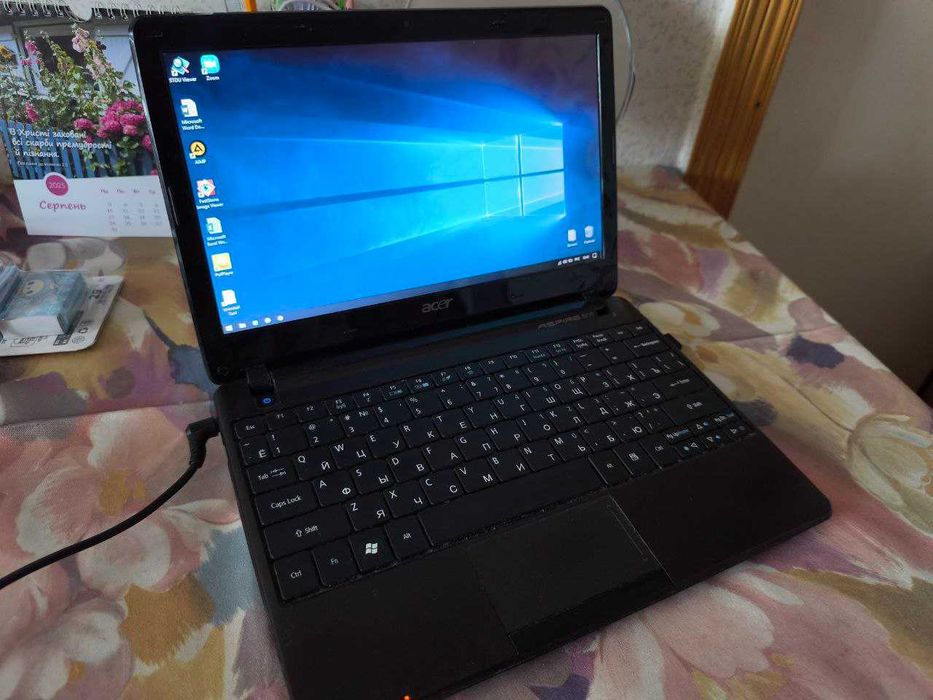 Компактный ноутбук Acer Aspire One с фирменным «капельным» дизайном