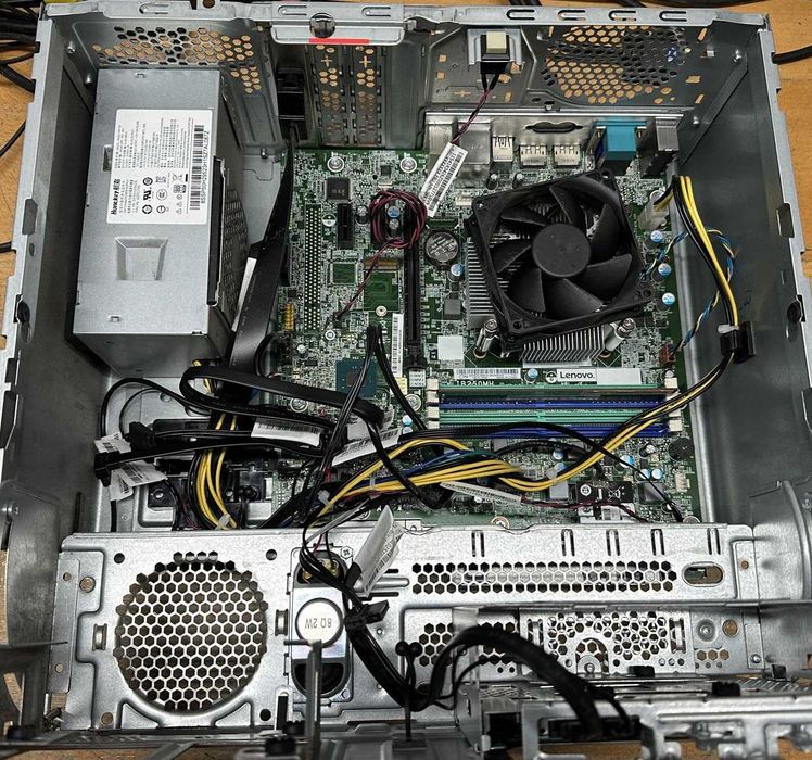 LENOVO M710t/ Intel I3-7100/ 8 GB DDR4/ ssd HDD / компактний