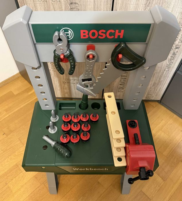 Warsztat Bosch dla dzieci. Stolik narzędziowy.