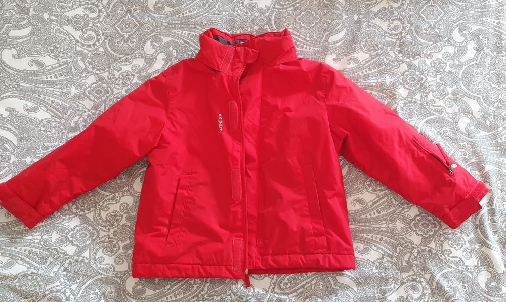 Casaco e luvas de neve para criança