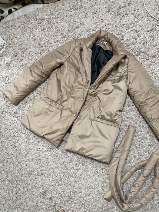 Куртку жіночу продам 46-48 розмір.