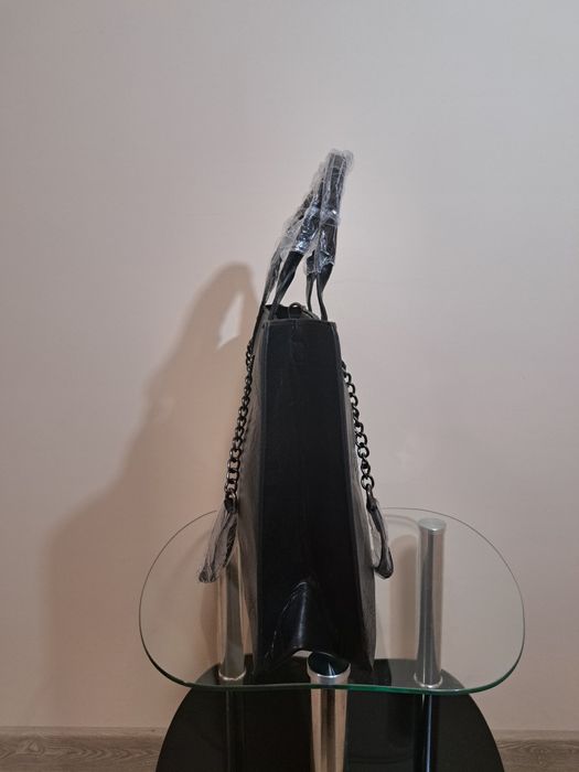 Torebka Karl Lagerfeld z kosmetyczką skórzana