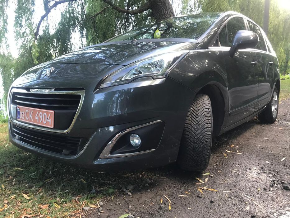 Пежо 5008 2014 року у відмінному стані