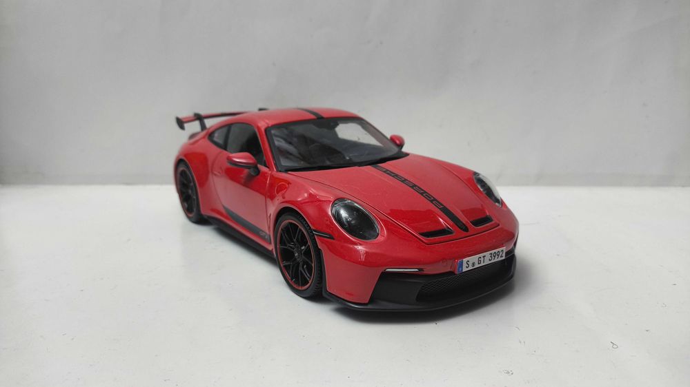 Модель Porsche 911 GT3 Maisto Red масштаб 1:18