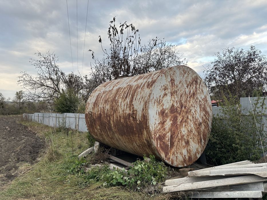 Продам бочку металеву 5кубів