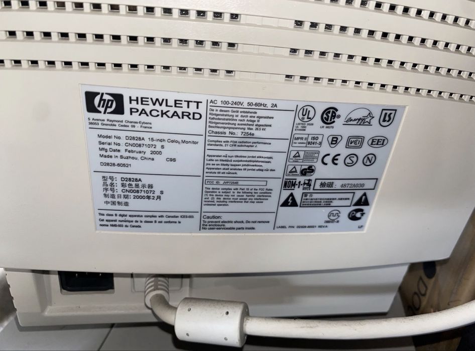 Servidor HP NetServer 3000 com monitor