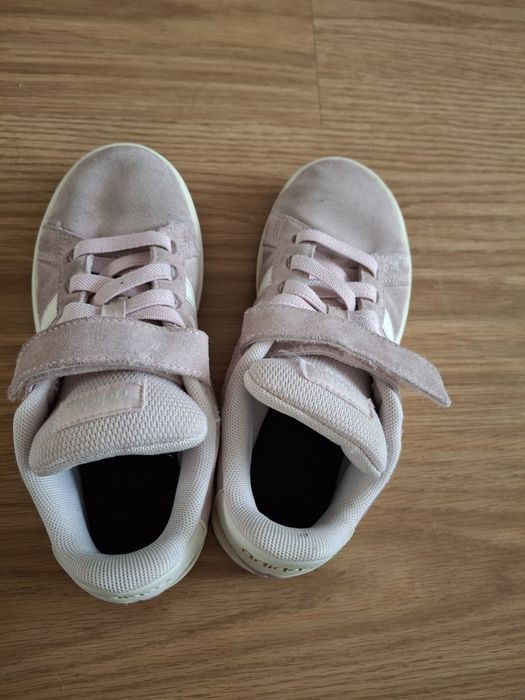 Tenis adidas t. 32 rosa