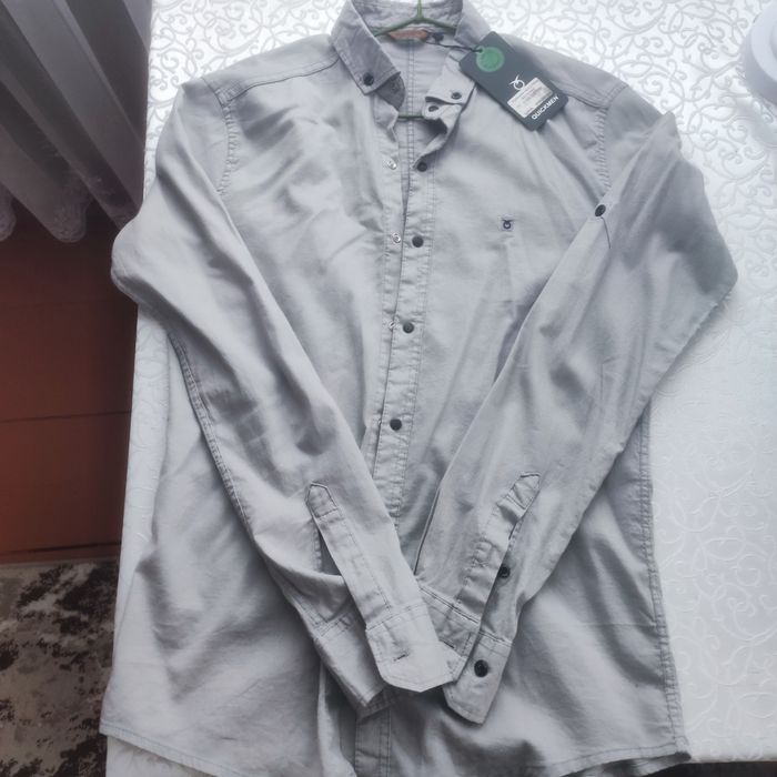Продам  Рубашку нову