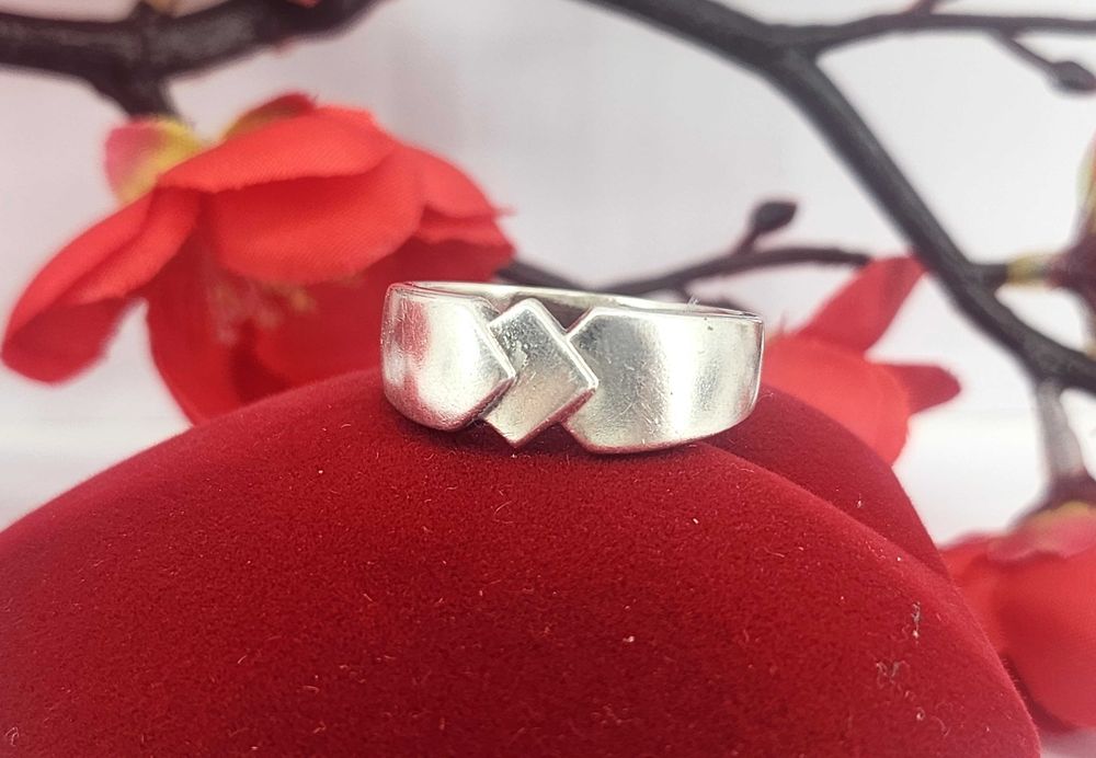 Piękny SREBRNY PIERŚCIONEK strzałki 3,27G R16