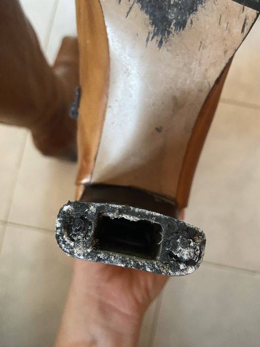 Botas castanhas de cano alto