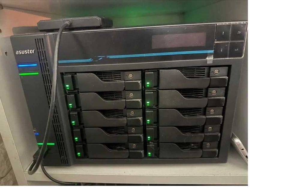 Asustor Lockerstor 10 AS6510T NAS Intel C3538 16GB DDR4