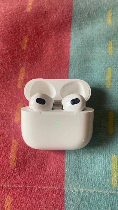 Auriculares Wireless Apple AirPods (3.ª Geração) – Excelente Estado