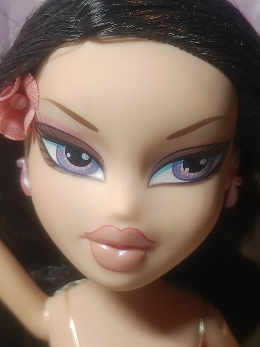 Lalka Bratz flower girlz Nora