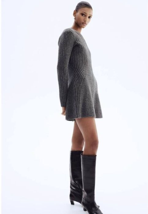 Плаття тепле H&M, розмір 36, довжина 76
Нове
900