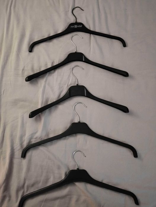 Cabides em Plástico e Metal Diversos