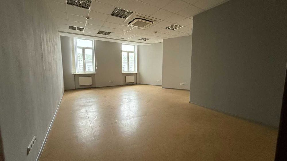 Оренда оф. приміщ. Центр. 43 м2. 3 пов. 450 грн/м2. + електрика