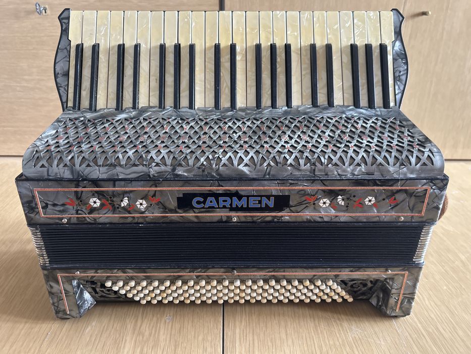 Akordeon hohner carmen 120 basów 3 chóry