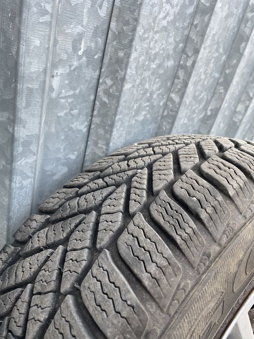 Koła felgi opony zimowe 195/65 R15   5x114.3  66.1