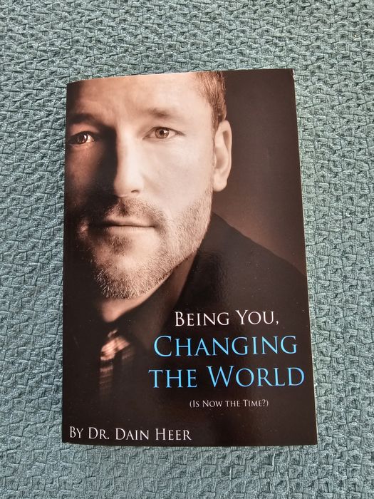 Being You, Changing the World – Dr. Dain Heer (Como Novo)