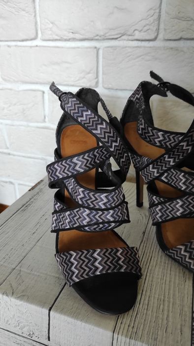 Sandały na obcasie rozm. 37