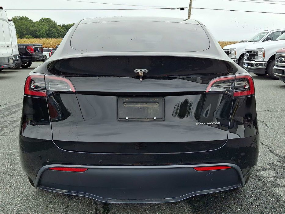 Tesla Model Y      2021
