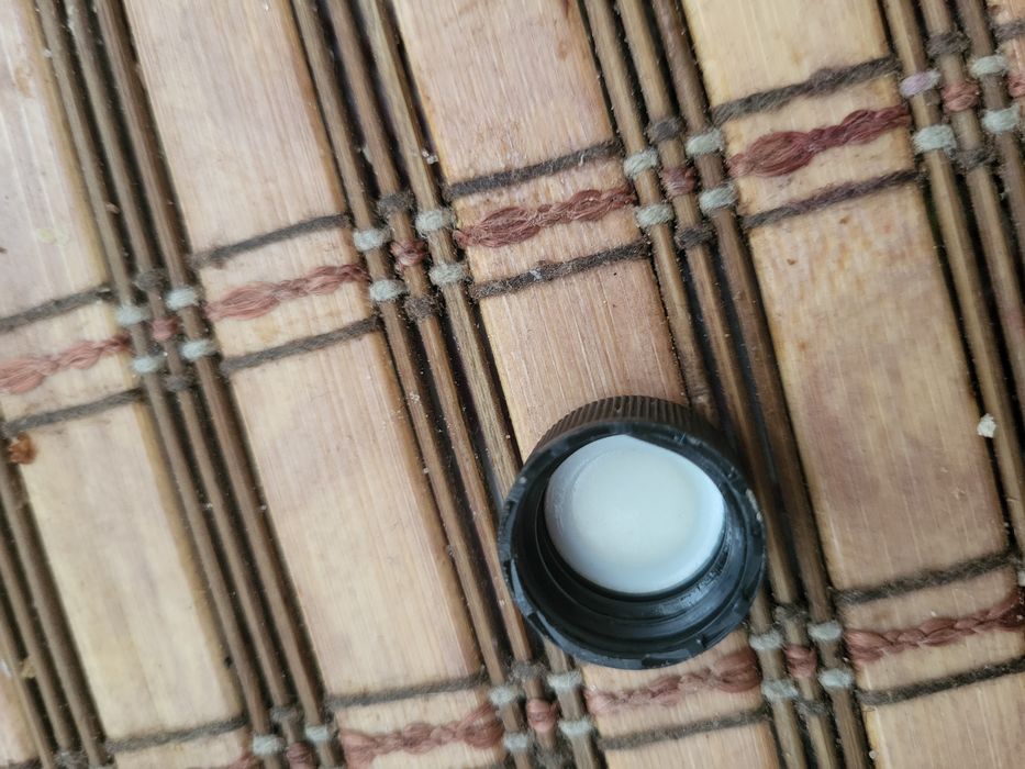 Buteleczki szklane z nakrętką 100 ml.
