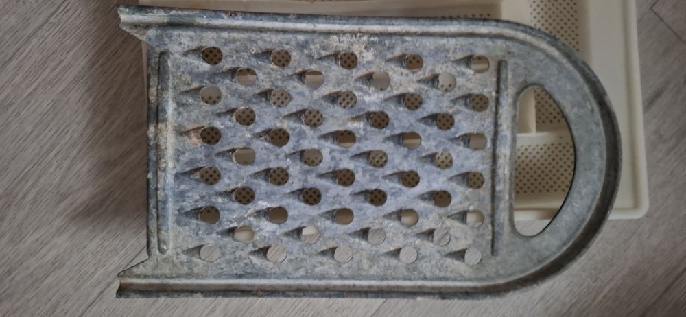 Приладдя для кухні, терка господарська