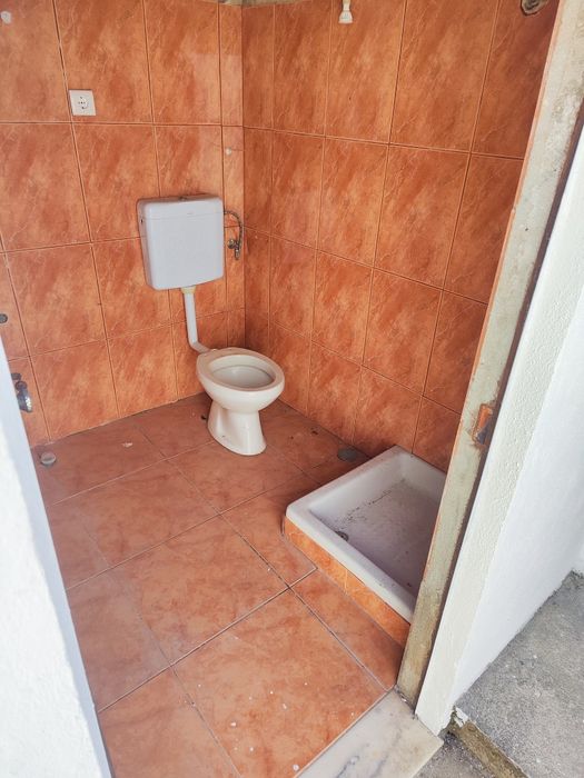 Garagem/Armazém-  Com Wallbox para Eletricos- Junto Continente Caneças