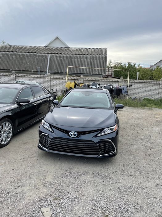 Значок эмблема передняя Camry 2021+